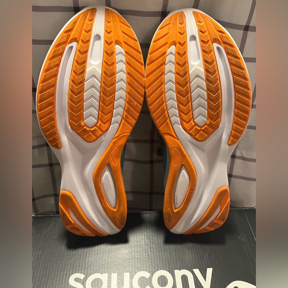Saucony Men’s size 10 Athletic Shoes - Picture 9 of 11